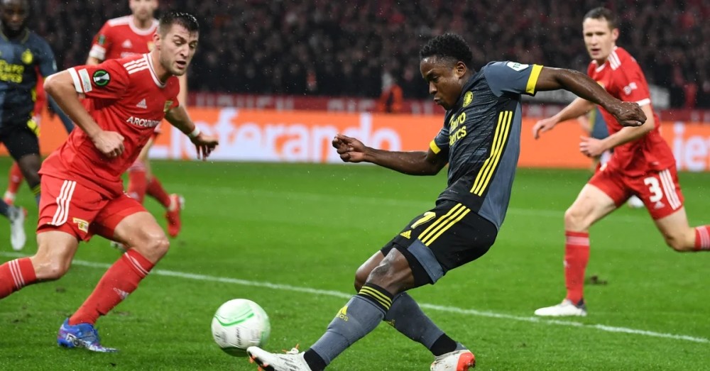 荷甲赛程吃紧；阿森纳赛后门线救险；底气十足；年轻球员得到机会的简单介绍